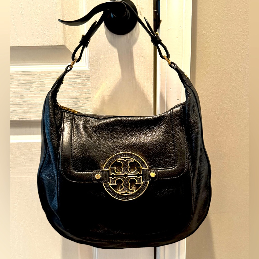 Tory Burch black leather short shoulder bag.